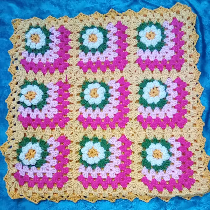 01 - کوسن روی مبل