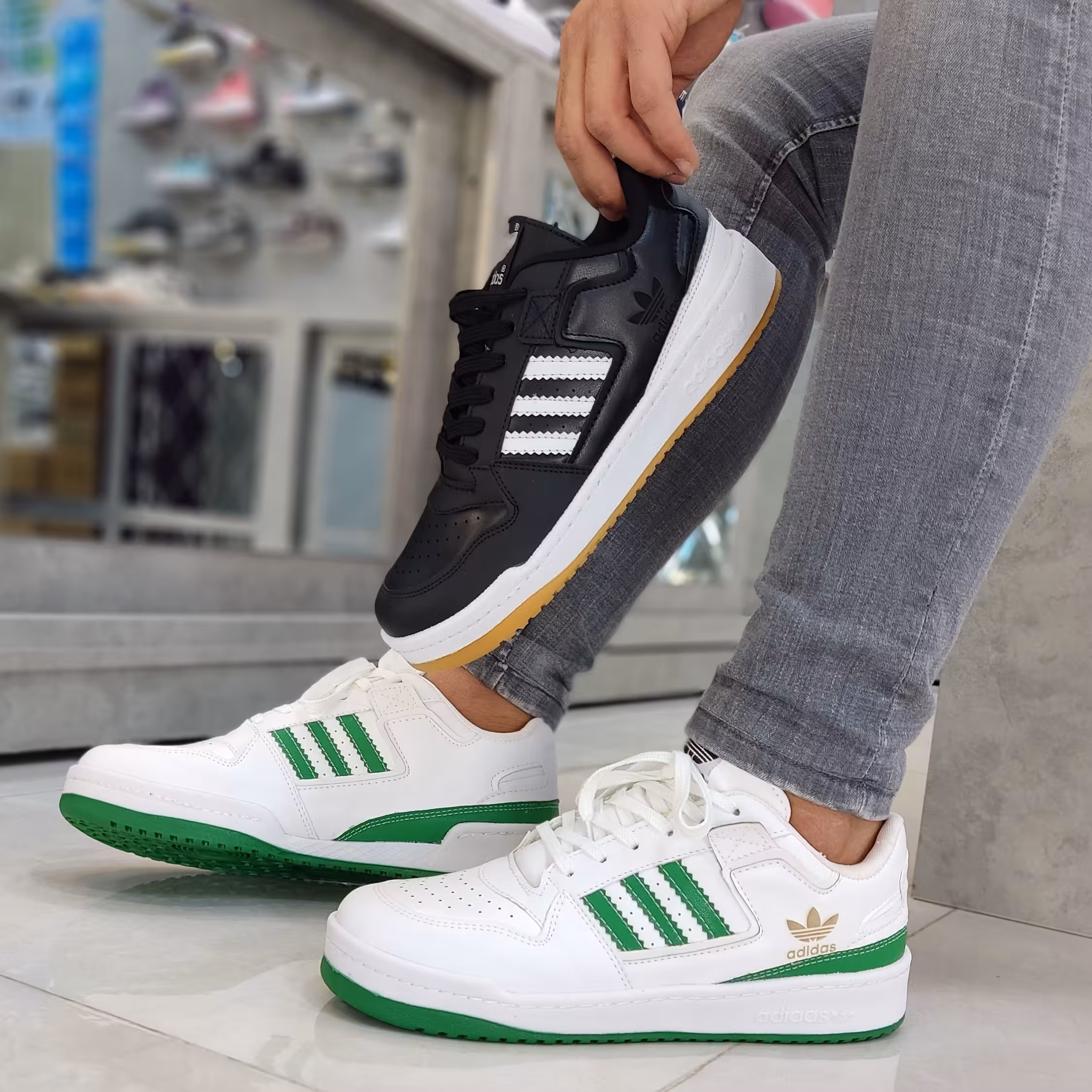 ونس آدیداس مردانه سایزبندی 41 الی 44 در دورنگ سفیدسبر، مشکی سفید