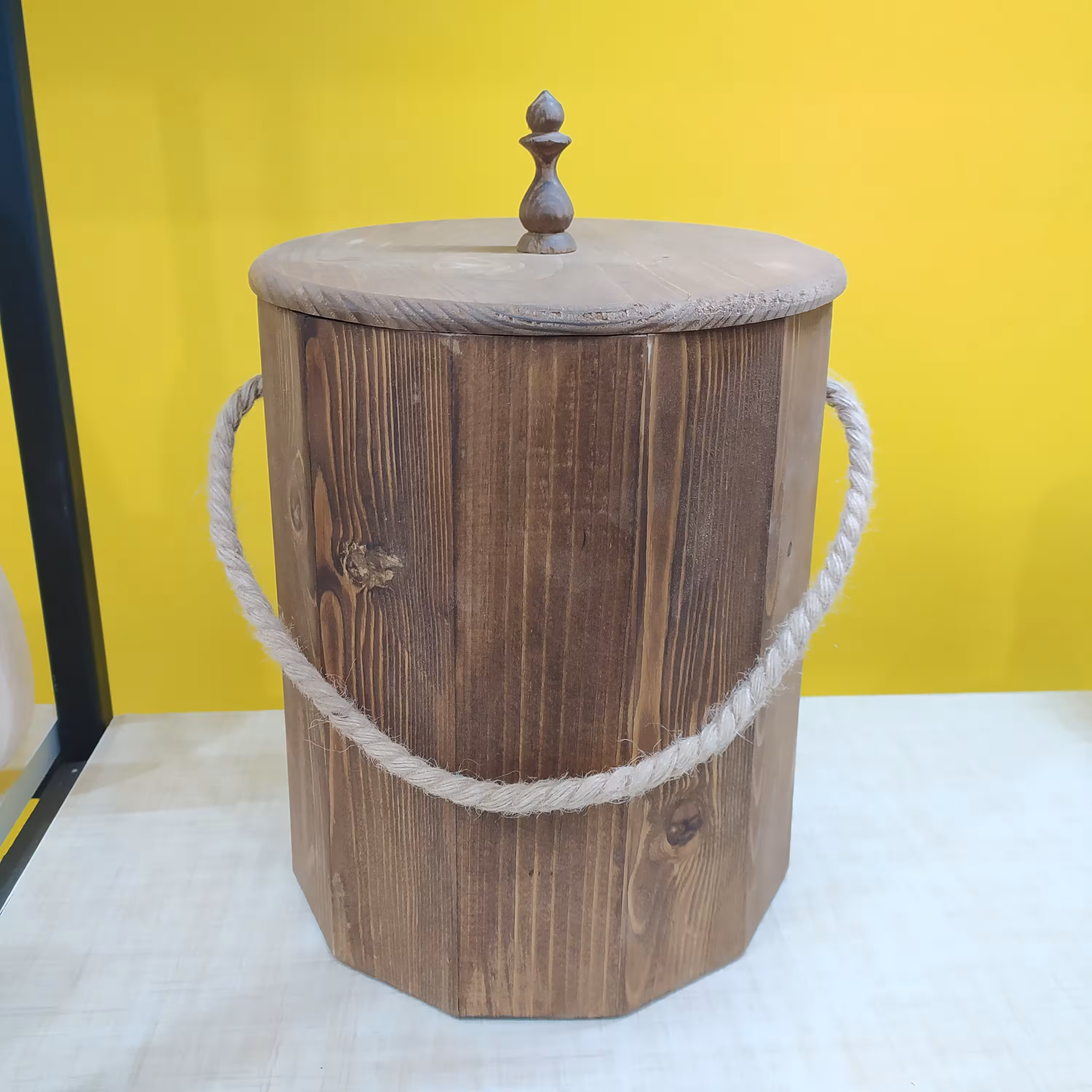 سطل چوبی درب دار