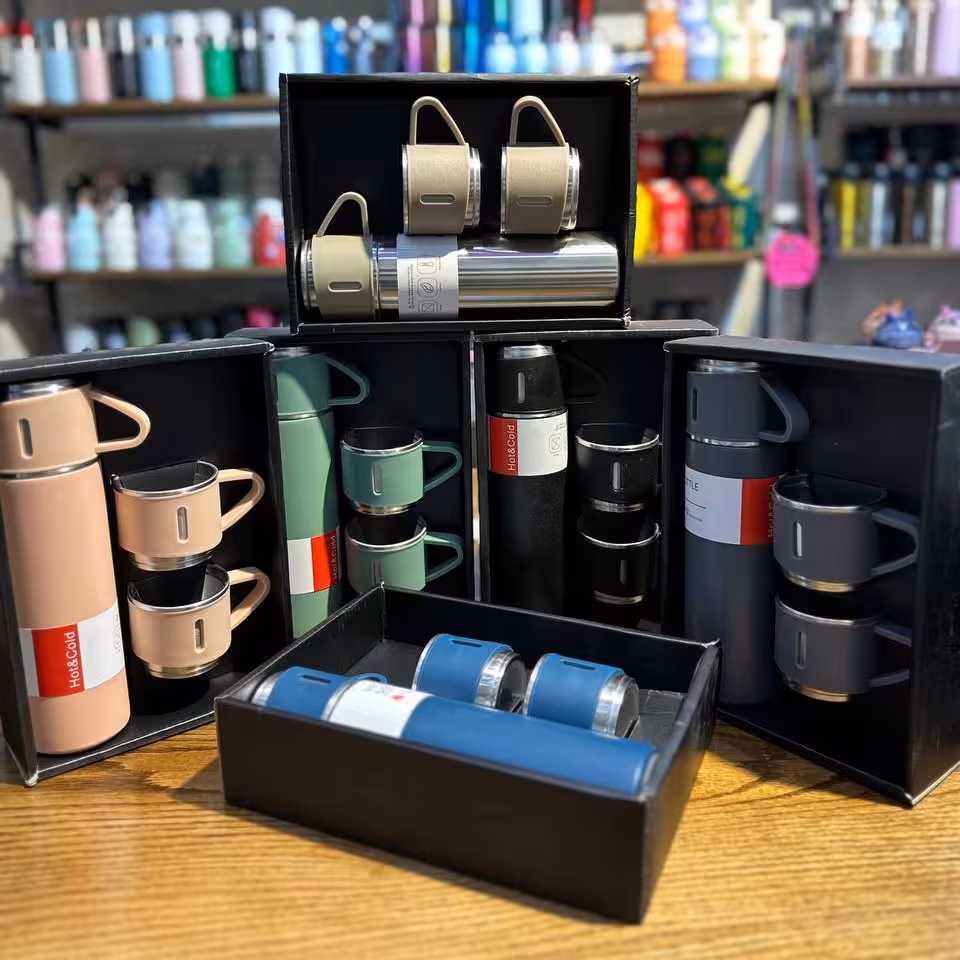 فلاسک وکیوم باتل دارای 3 لیوان جعبه کادویی حجم 500 میل 