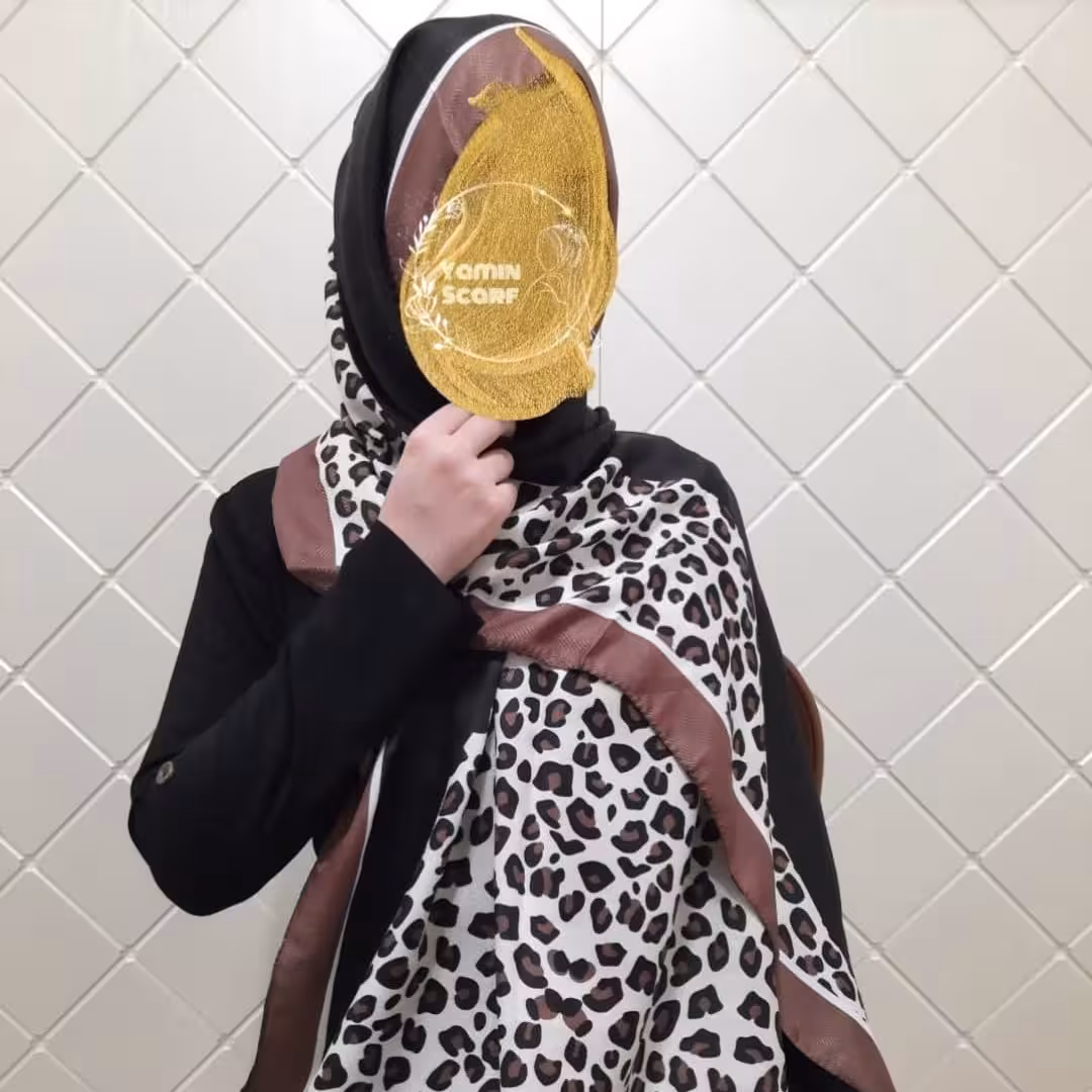 شال نخی جناقی طرح پلنگی رنگ مشکی