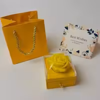 جعبه نیم ستی زرد کشویی رز جاودان با بگ دستی