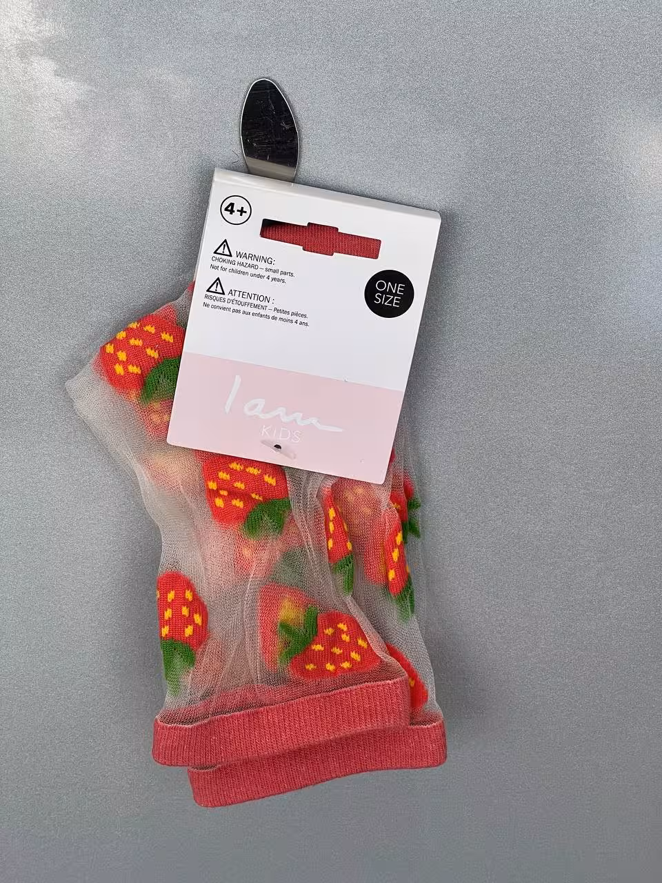 جوراب بچگانه توری با گلدوزی توت فرنگی 4