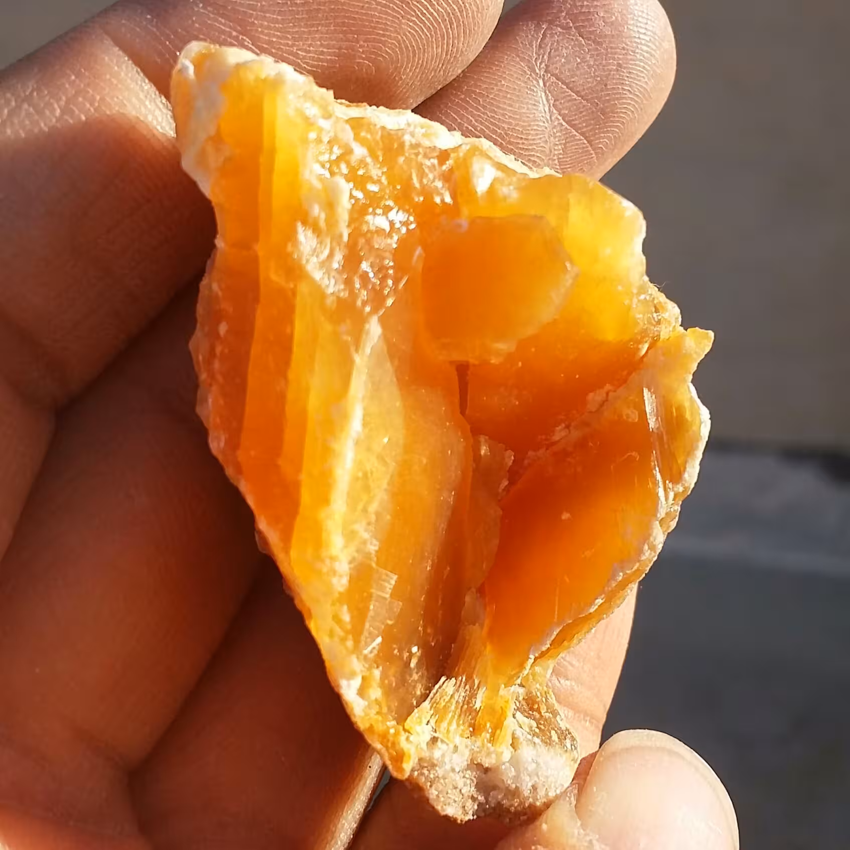 نمونه فوق کلکسیونی سنگ راف ژیپس عسلی پرتغالی کمیاب
 100 در 100 طبیعی شاهکار خلقت
کد11849