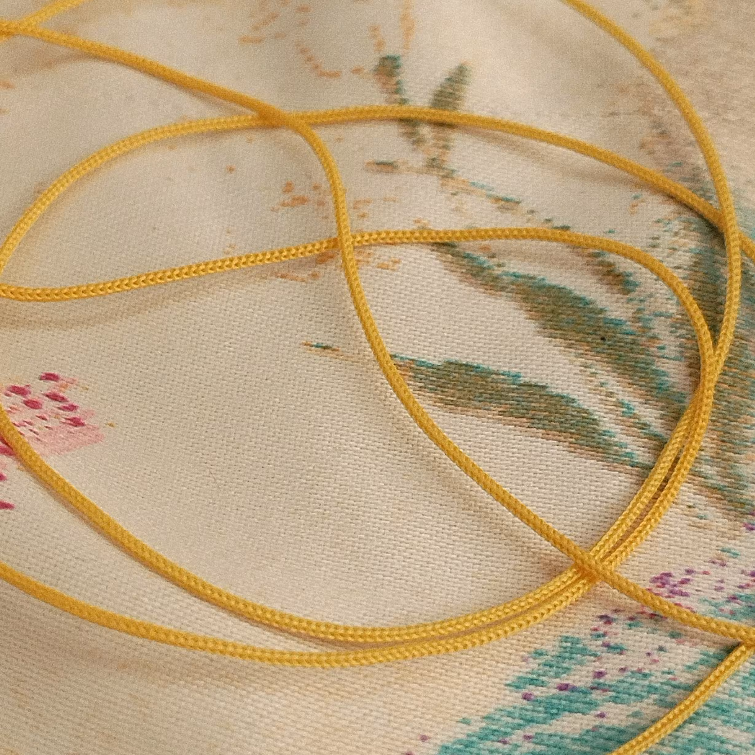 یک متر نخ نازک رنگ خردلی