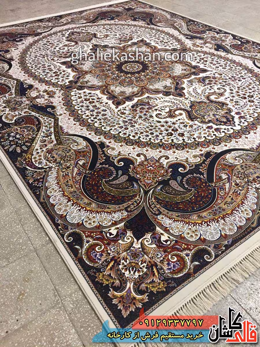 فرش 700 شانه طرح چیچک زمینه کرم کاشان