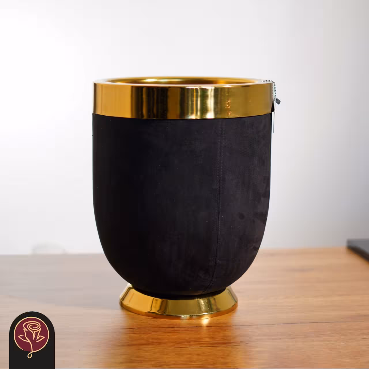 گلدان فایبرگلاس چرم مخمل سایز  ارتفاع 35 دهانه گلدان 30