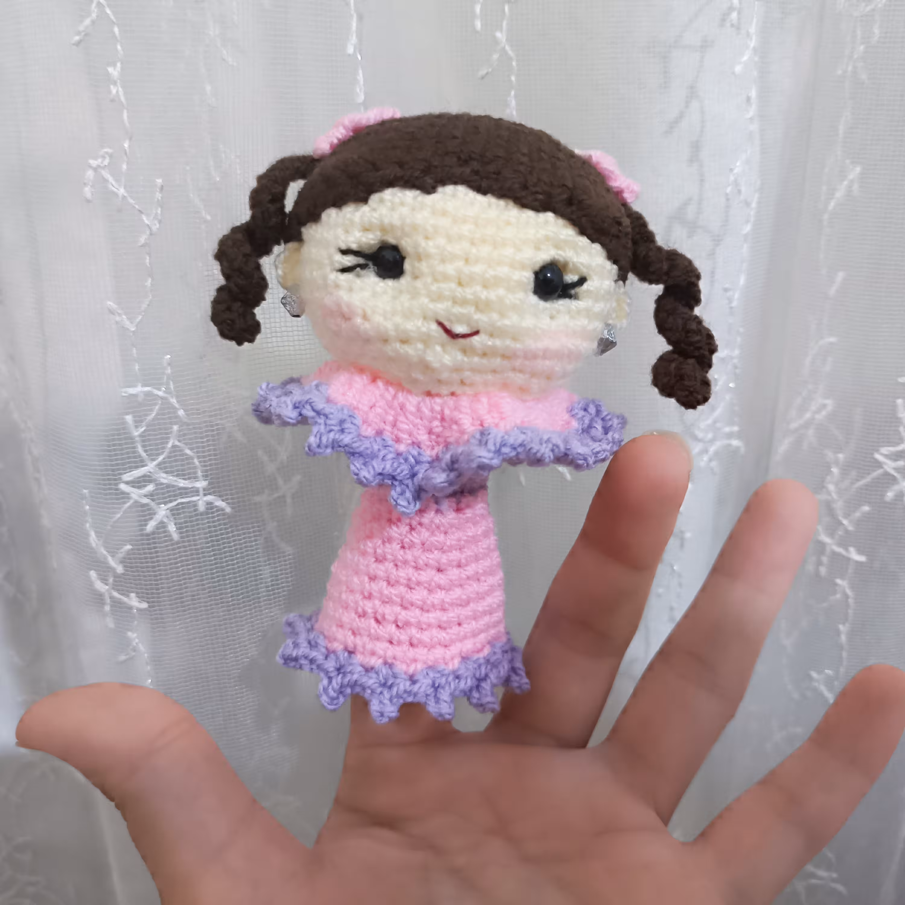 عروسک انگشتی بافتنی دختر کوچولو
