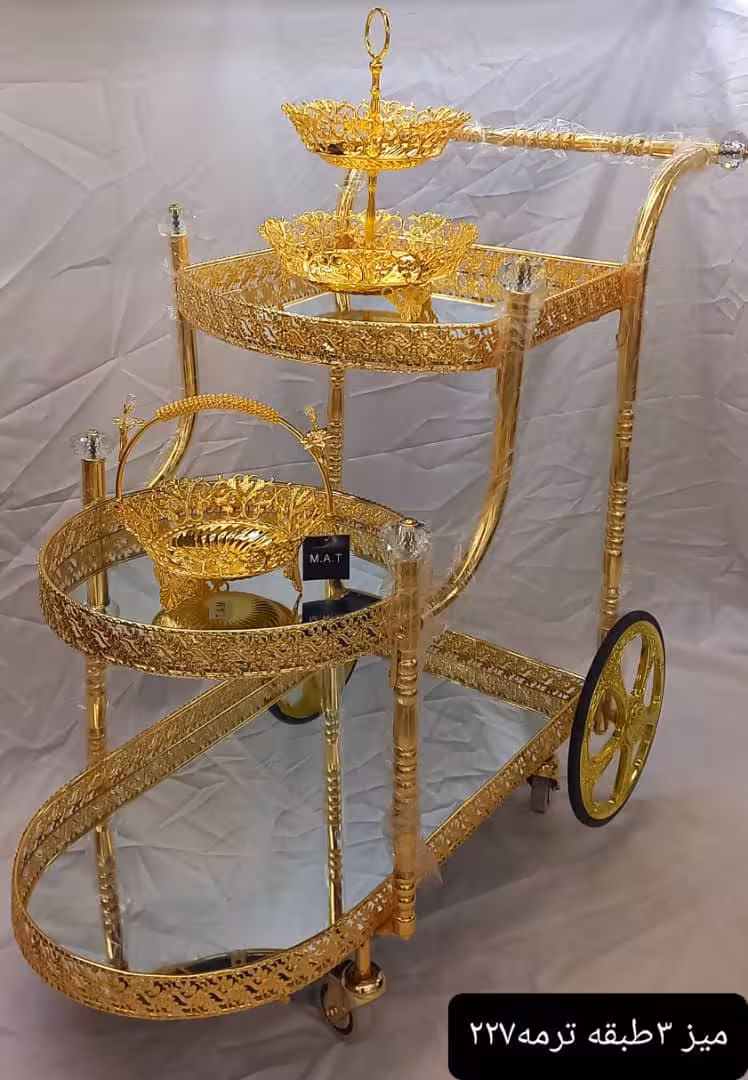 میز پذیرایی سه طبقه ال چرخ دار طرح ترمه رنگ طلایی سایز بزرگ