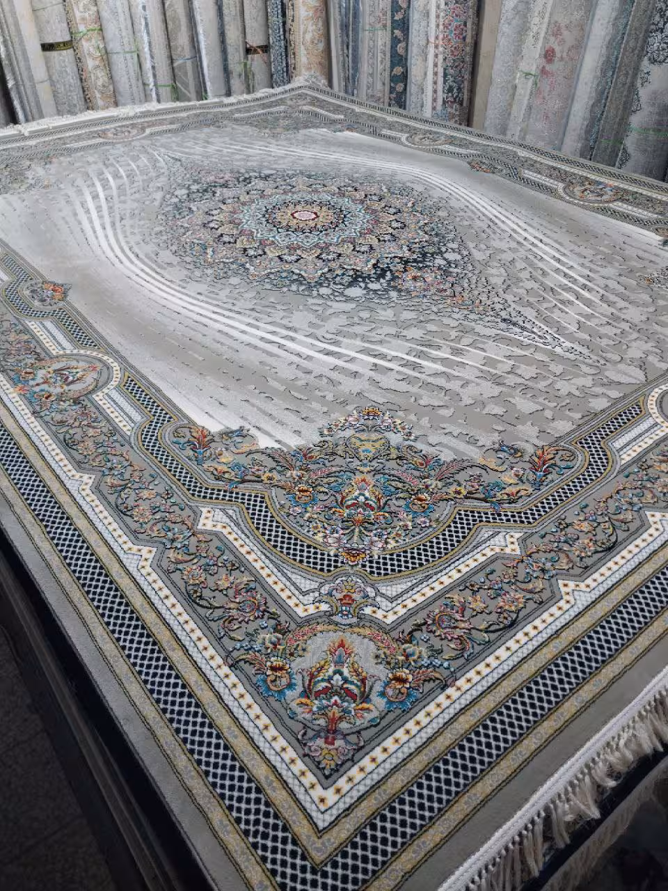 فرش 9متری اکرولیک کاشان 700شانه تراکم 2550 H