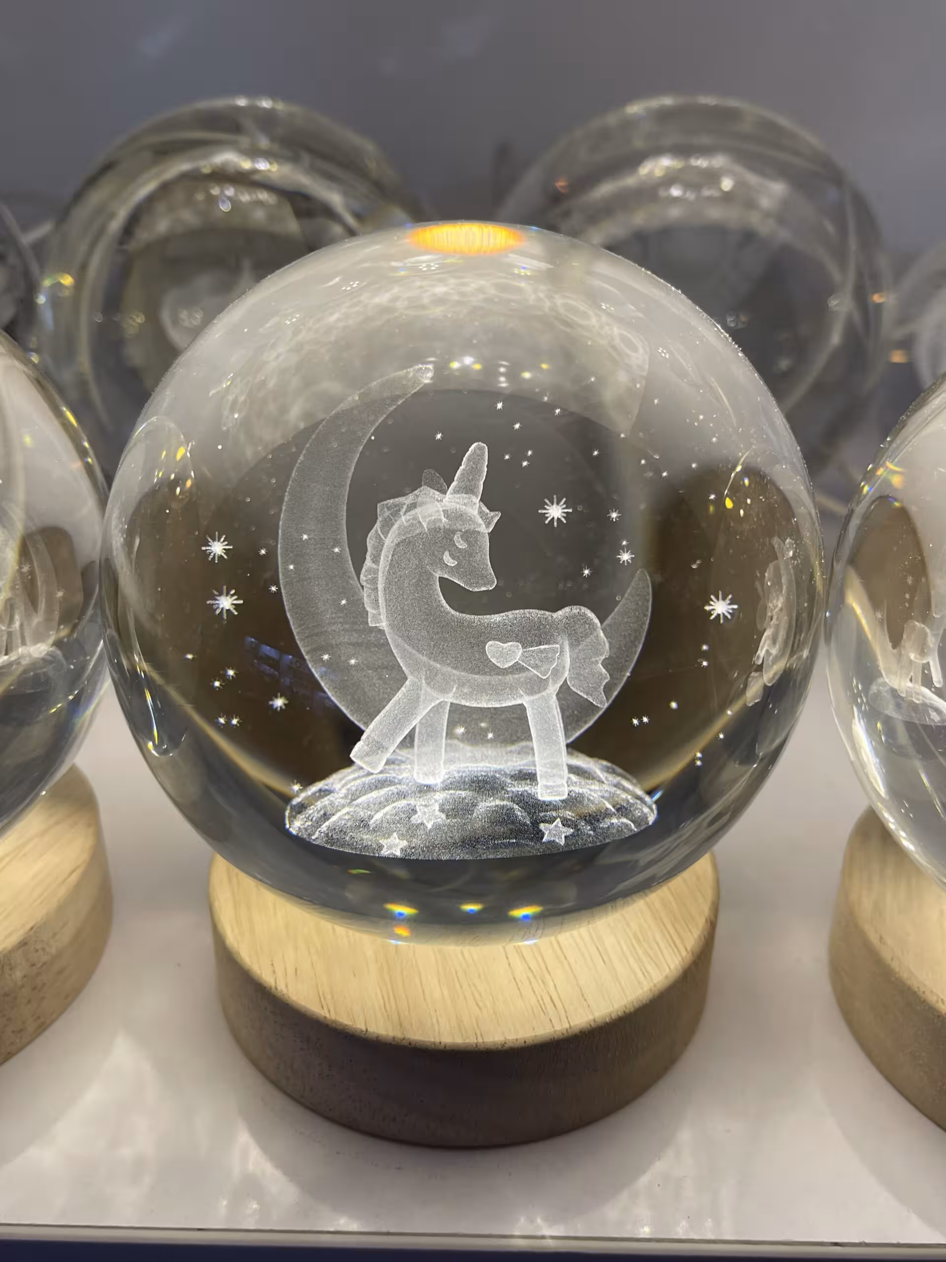 گوی شیشه ای چراغدار 10سانت (یونیکورن و ماه)