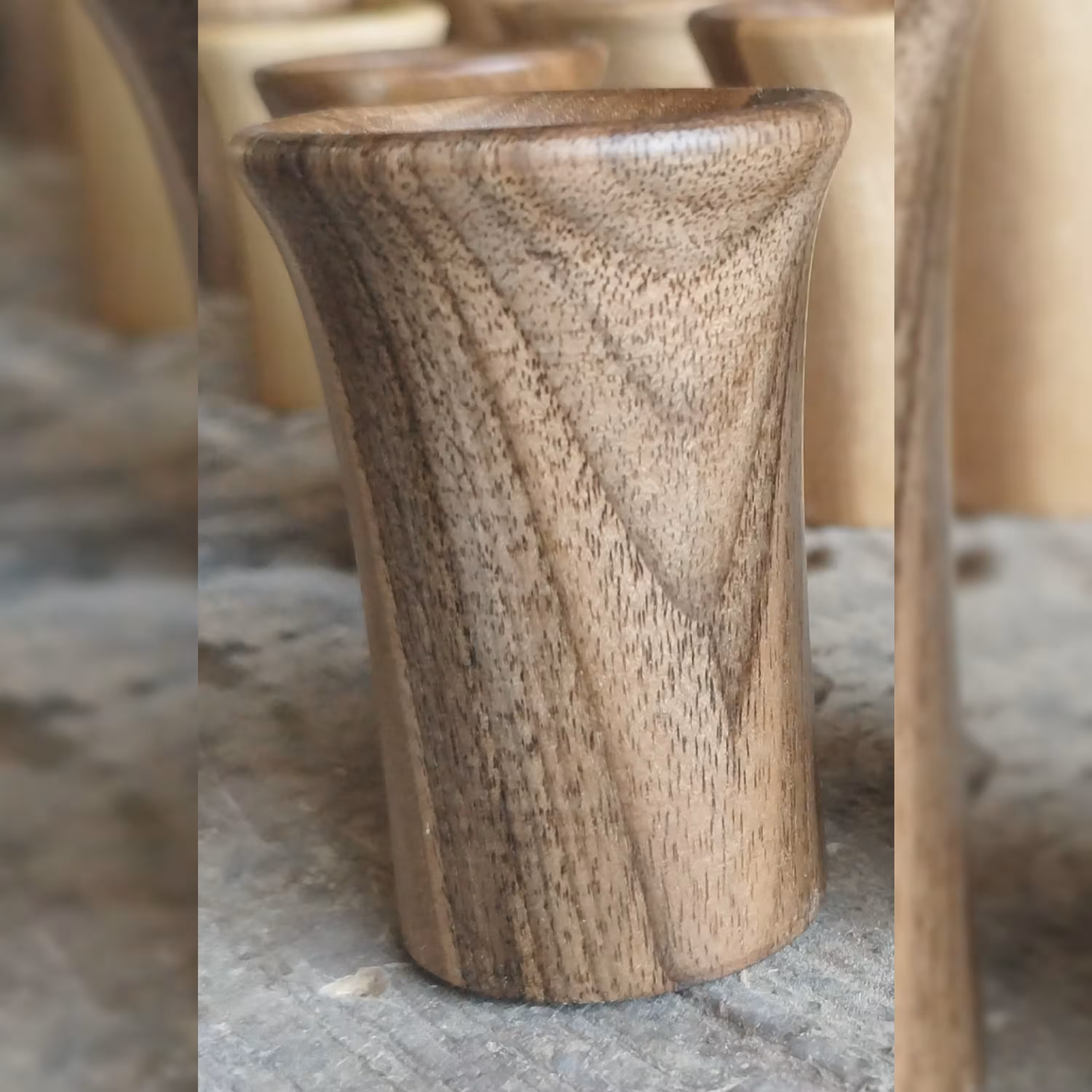 شات قهوه خوری چوبی مدل کمر باریک
