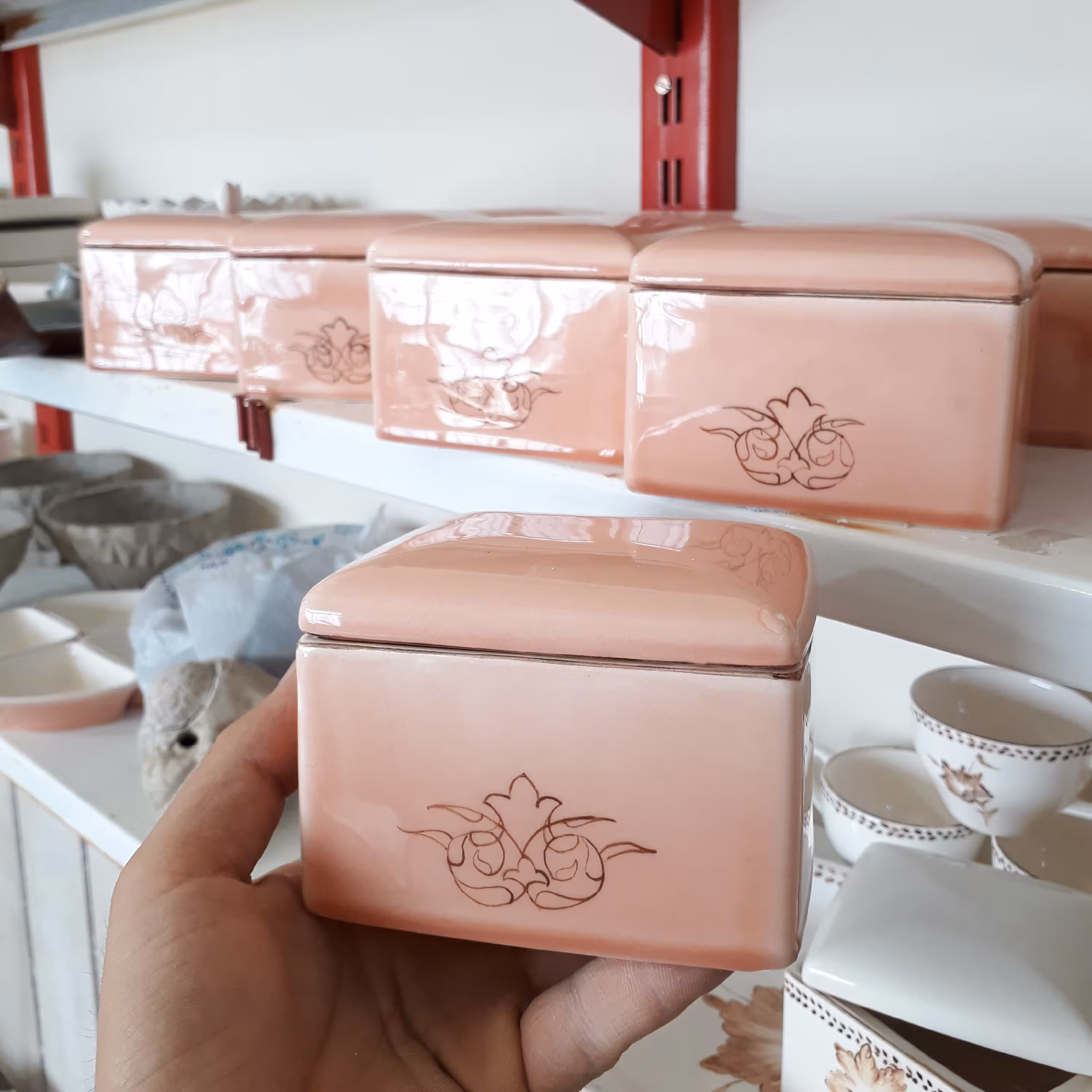 شکلات خوری سرامیکی