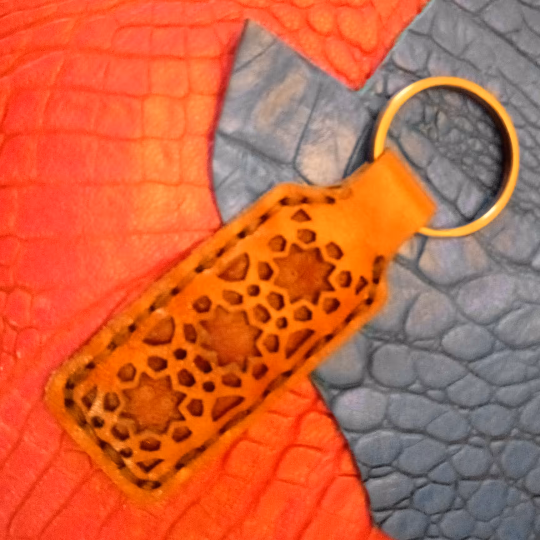 سرکلیدی طرح مشبک چرم گاو مرغوب رنگ عسلی پررنگ