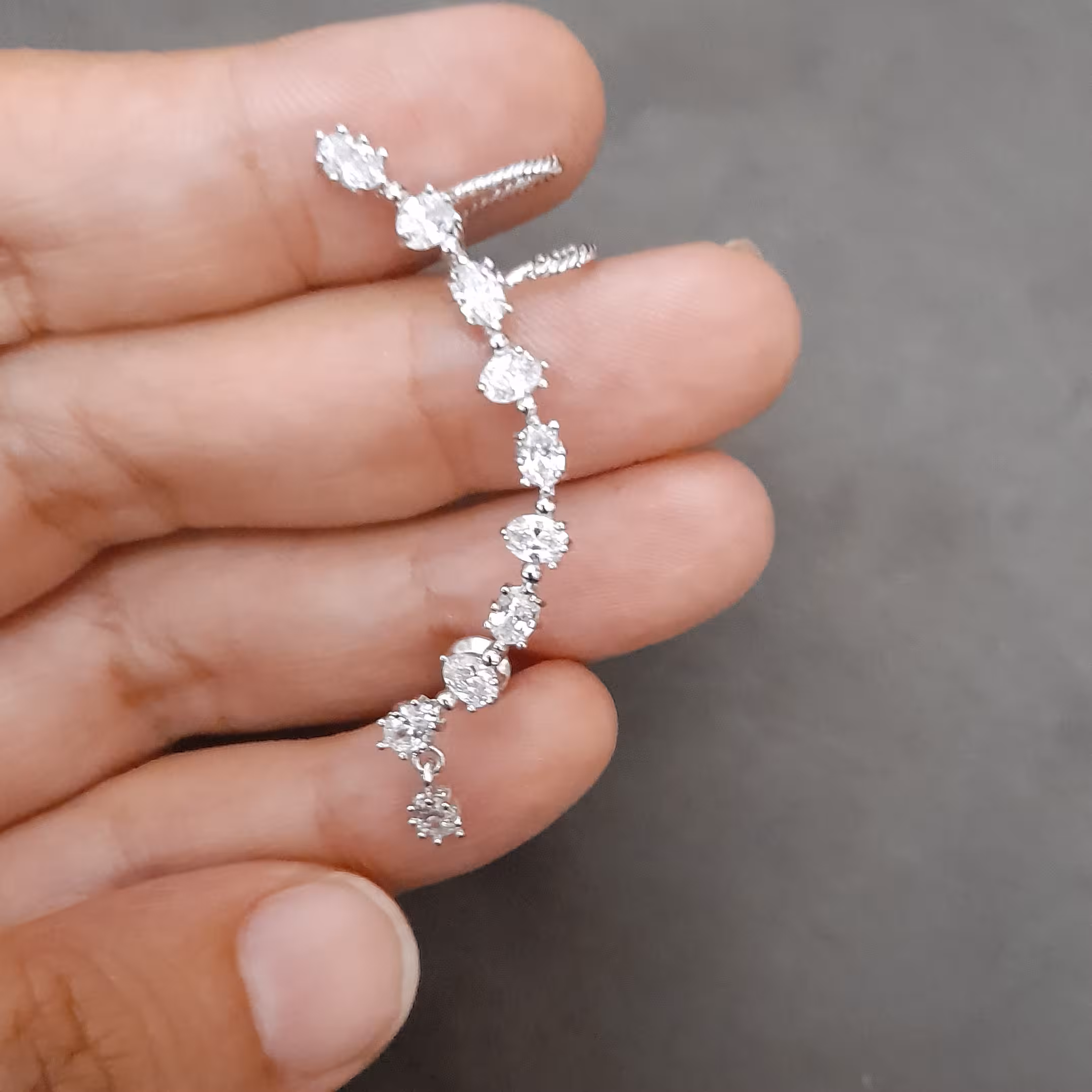  گوشواره نگین دار تک گوش