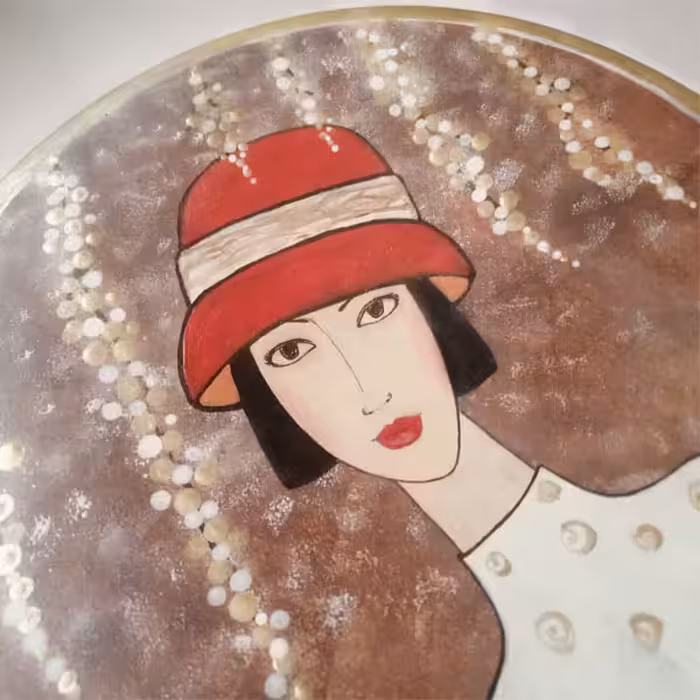 بشقاب دیوارکوب سفالی طرح بانو 