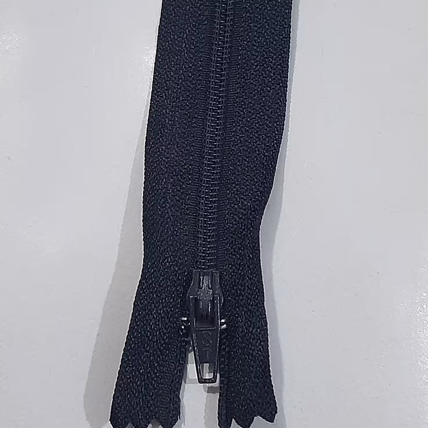 زیپ معمولی 50 سانت . سورمه ای  .کیفت درجه یک . 