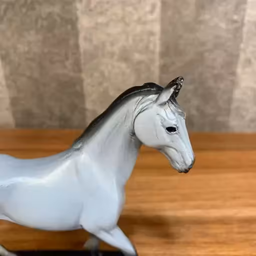 مجسمه اسب کوچک طوسی