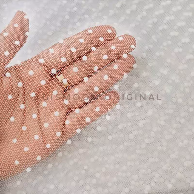 تور سفید خالدار