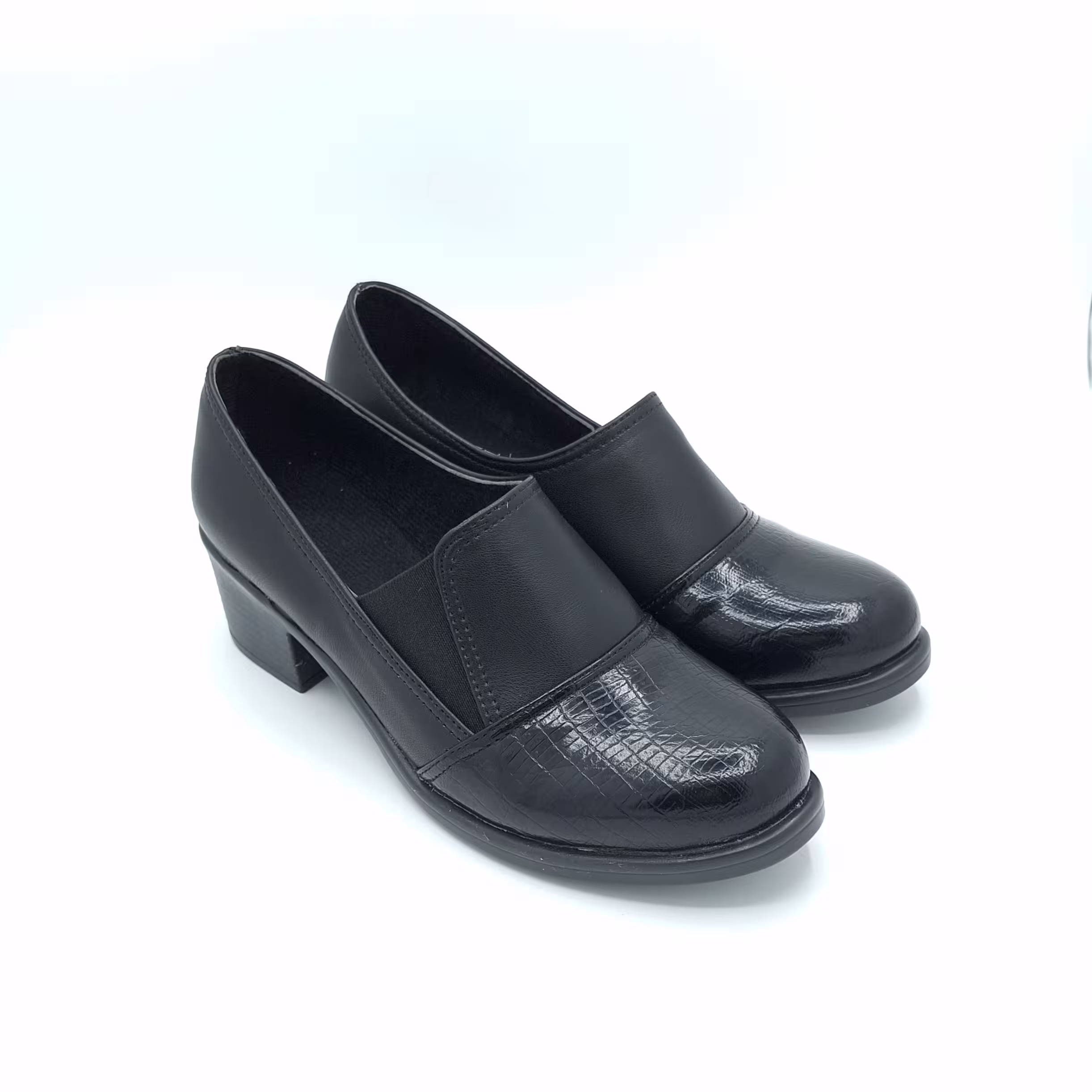 کفش زنانه چرم جلو براق کارتون 12 عددی در سایز های 37 تا 40 قیمت استثنایی 