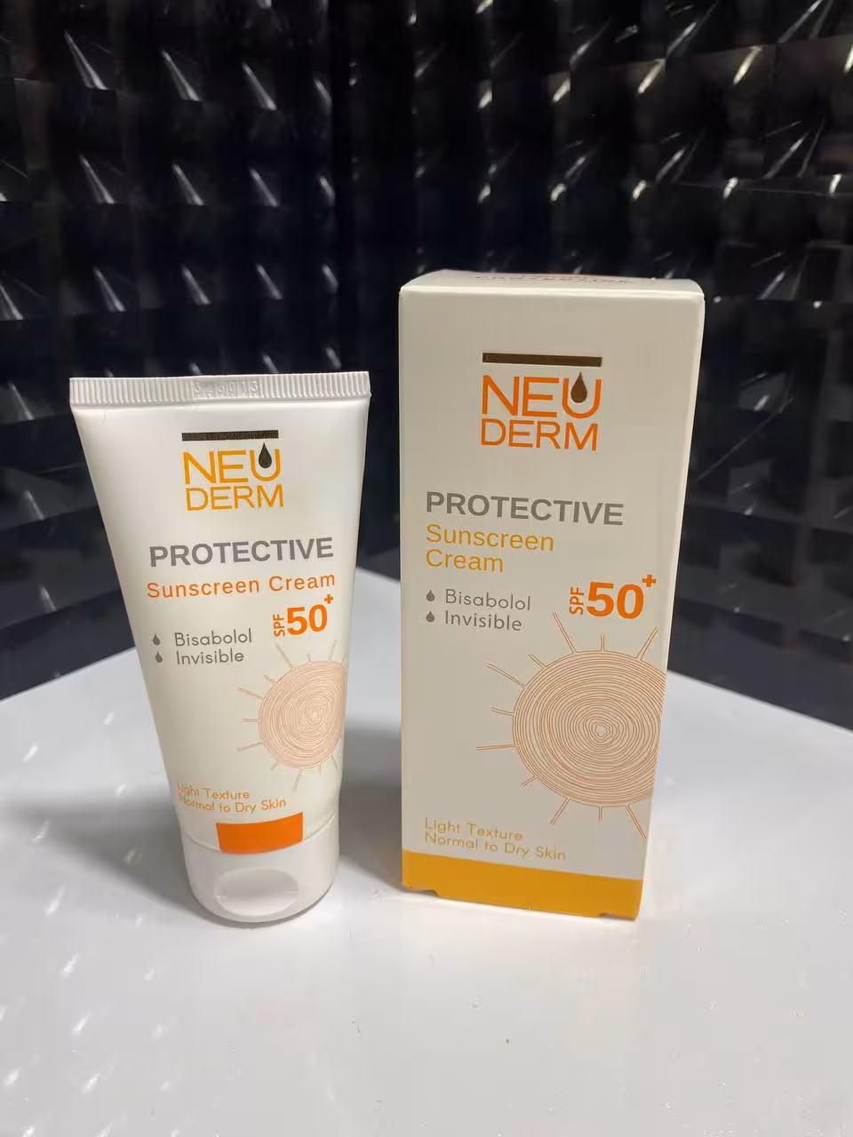کرم ضدآفتاب بی رنگ هایلی پروتکتیو نئودرم