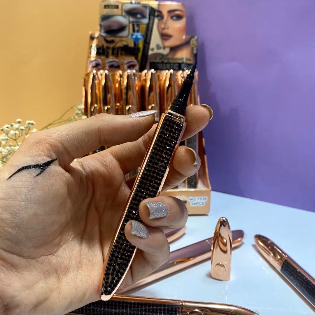 خط چشم ماژیکی نگین دار