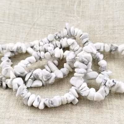 ریسه سنگ هائولیت شکسته (طول ریسه 40 سانتیمتر است)
