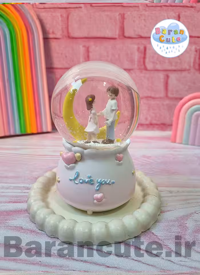 گوی موزیکال برفی چراغ دار (سایز متوسط) طرح عاشقانه روی ماه