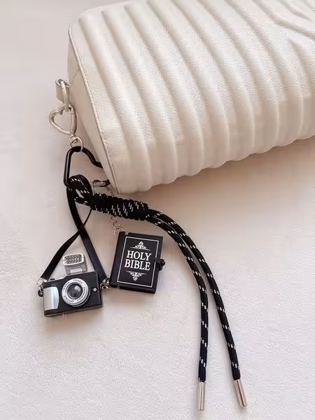 چارم بگ دوربین با بند مشکی تیسا اکسسوری
