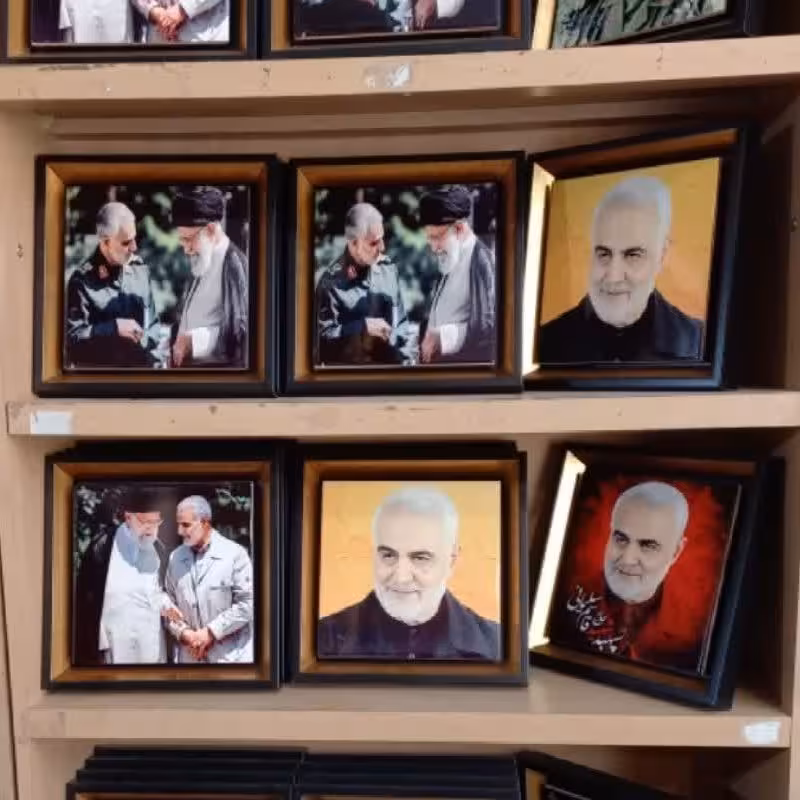 قاب کاشی های  لطفا برای خرید عمده گفتگو بفرمایید حاج قاسم سلیمانی رهبری ابعاد20در20 مناسب هدایای فرهنگی یادواره شهدا 