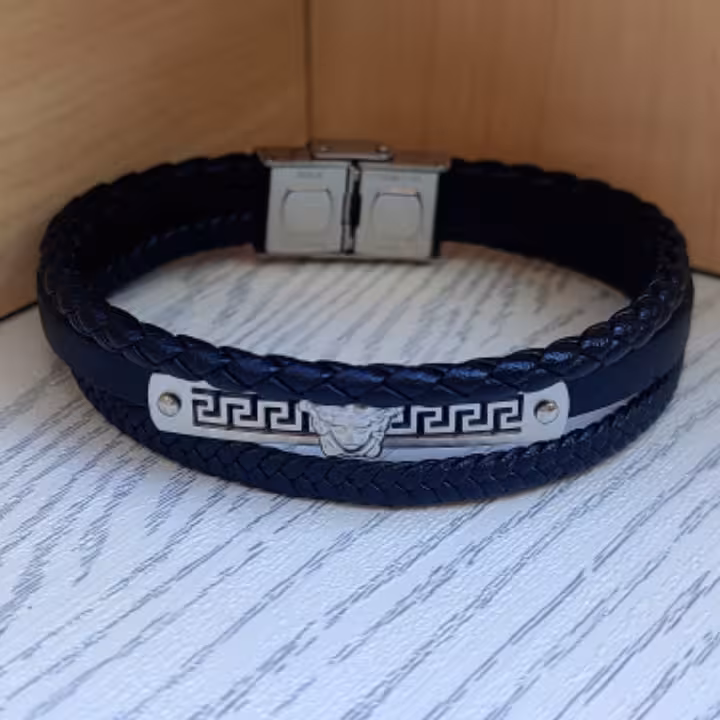 دستبند ورساچه چرمی سه دور پلاک نقره ای