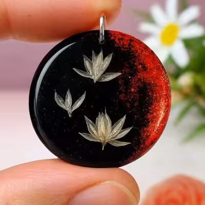 گردنبند رزینی زنانه گلدار