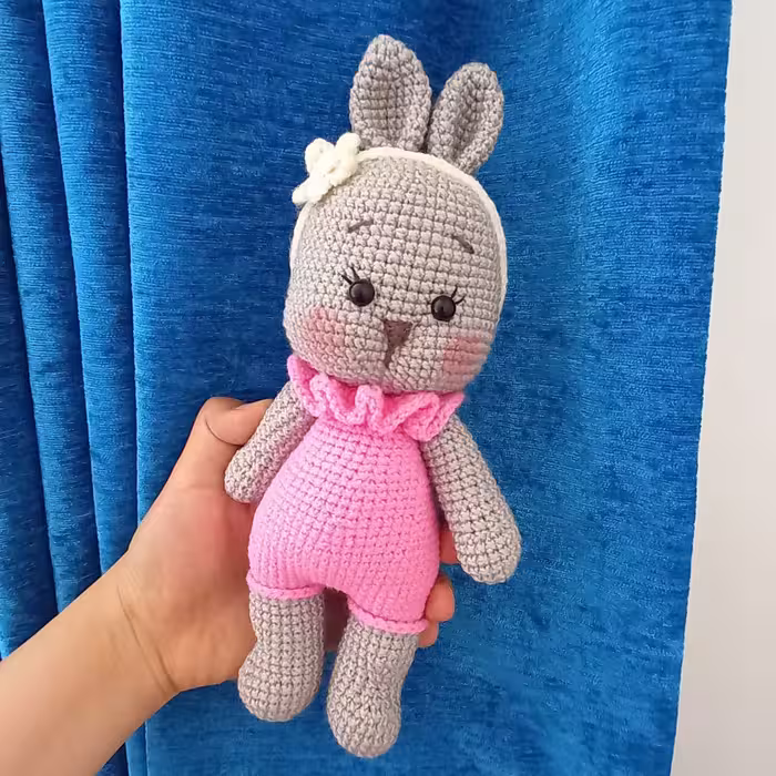 عروسک بافتنی خرگوش مهربان18سانتی بافت بارنگ دلخواه شما