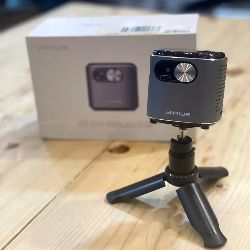 ویدئوپروژکتور شارژی با کیفیت تصویر 4K اندروید 11