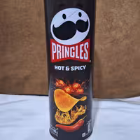 چیپس پرینگلز اصلی وارداتی مدل هات اسپایسی فلفلی در وزن 165