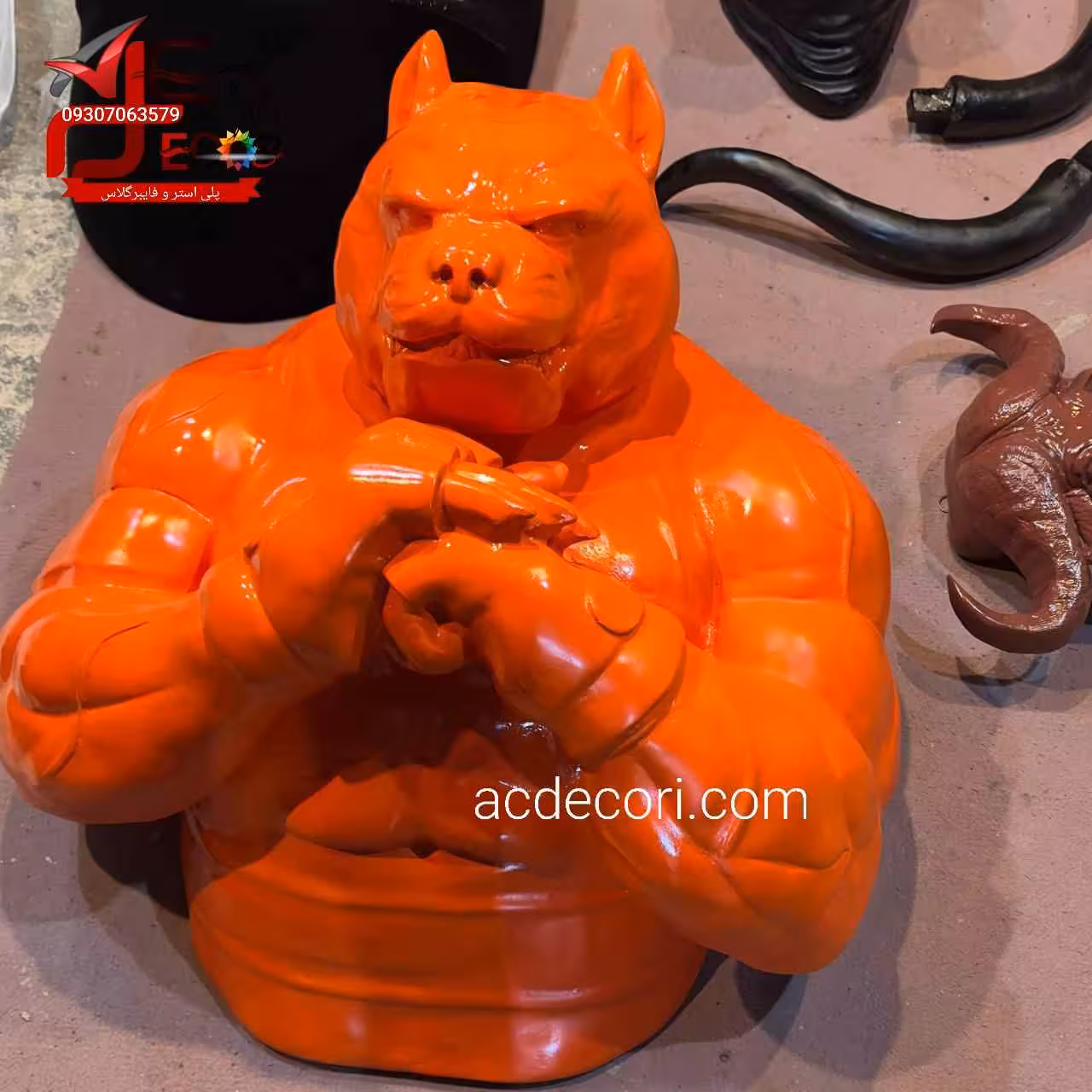 مجسمه دیواری سگ بوکسر فایبرگلاس