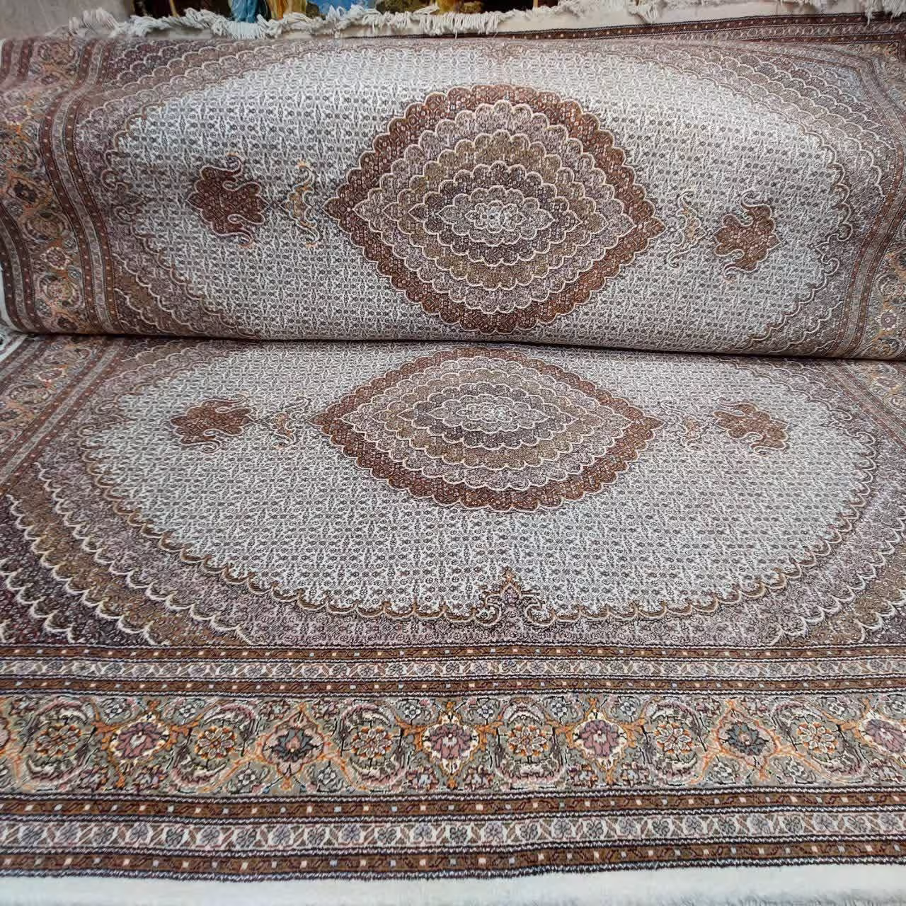 جفت 6 متری دستبافت تبریز ریز ماهی گل ابریشم چسبیده بهم آکبند قیمت دو تخته باهم