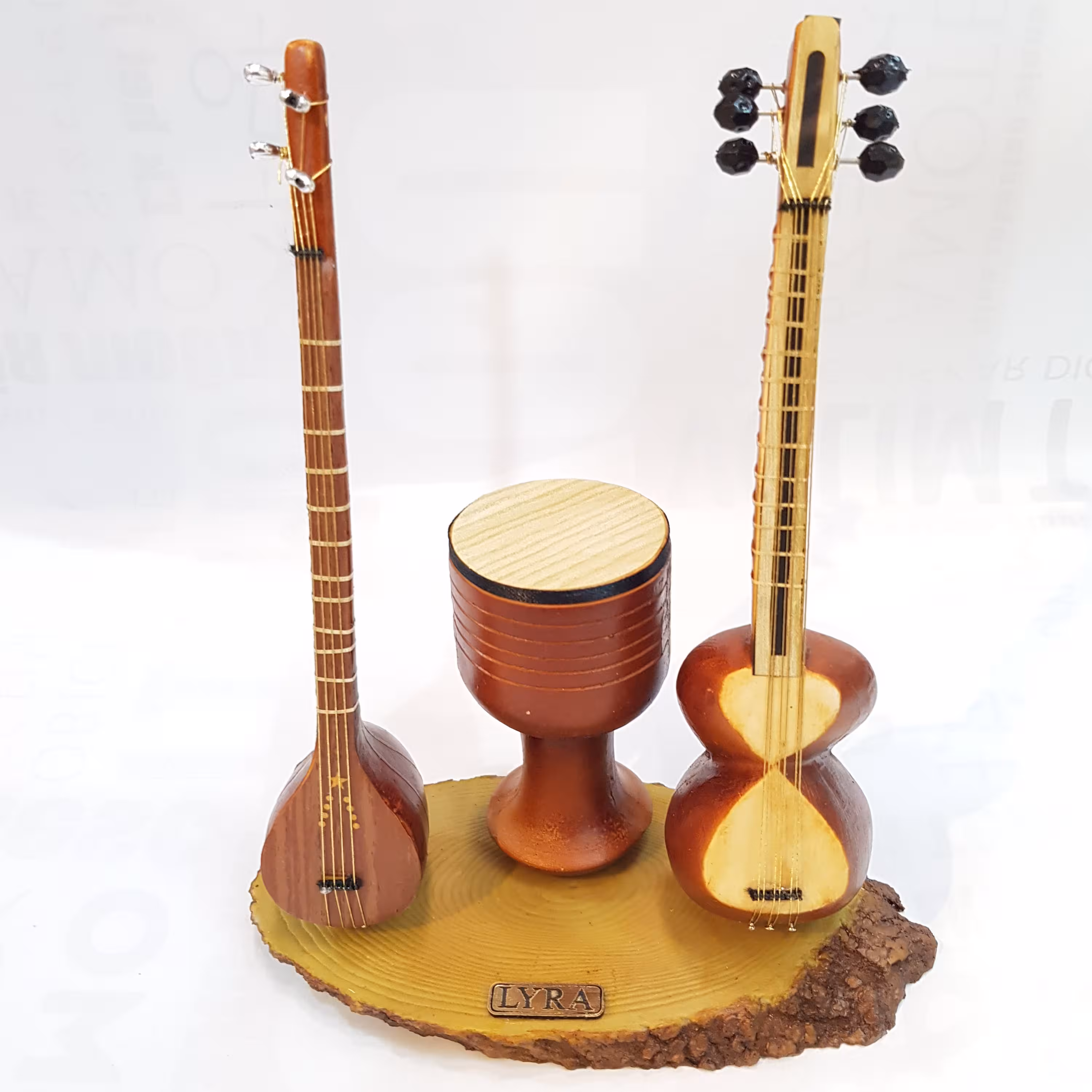 سه تا ر و تمبک و قیچک دکوری 