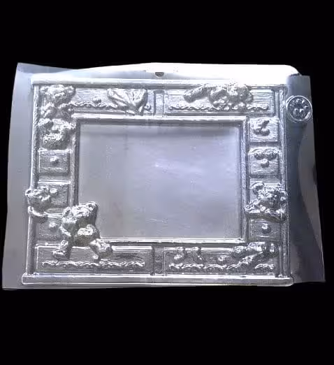 طلق شکلات قاب