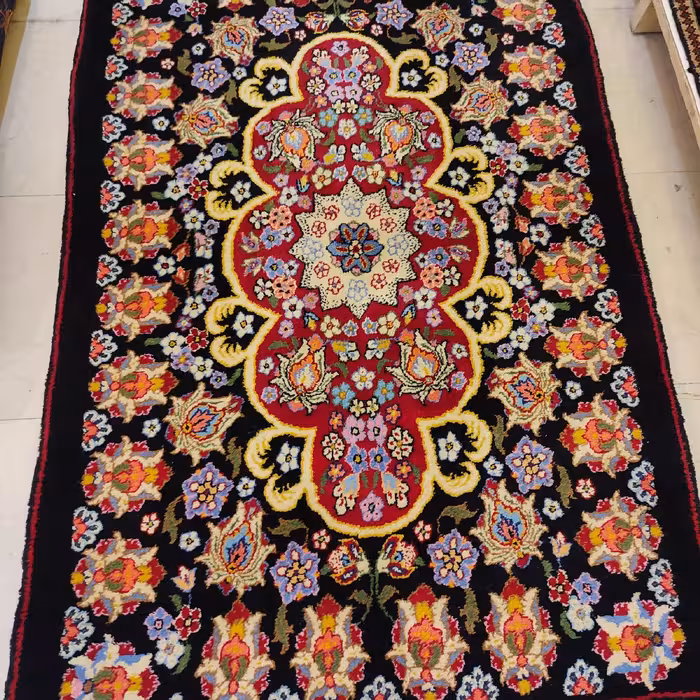 فرش دستبافت دو متری طرح گل کد 176