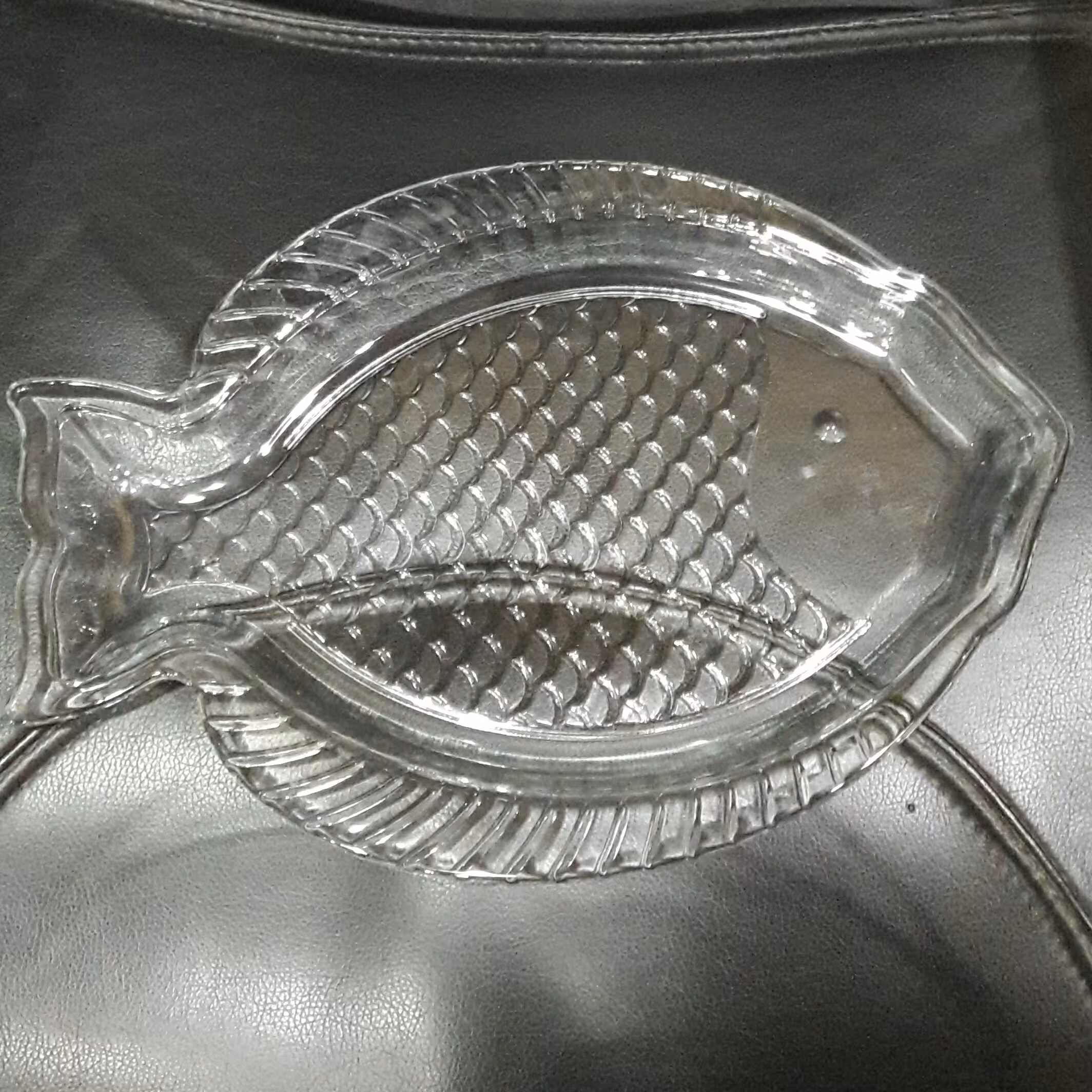 دیس کریستال  بزرگ طرحو ماهی بلور درجه 1 قابل استفاده در ماکروویو   قابلیت شستشو در ماشین ظرفشویی 