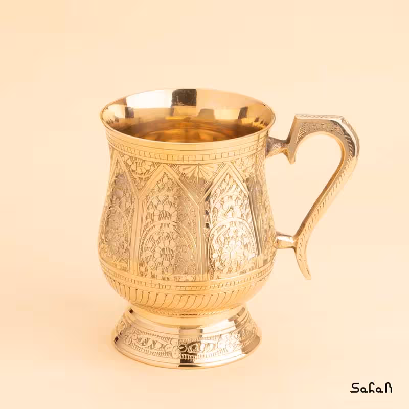 لیوان برنجی قلمزنی طلایی دسته دار پایه دار
