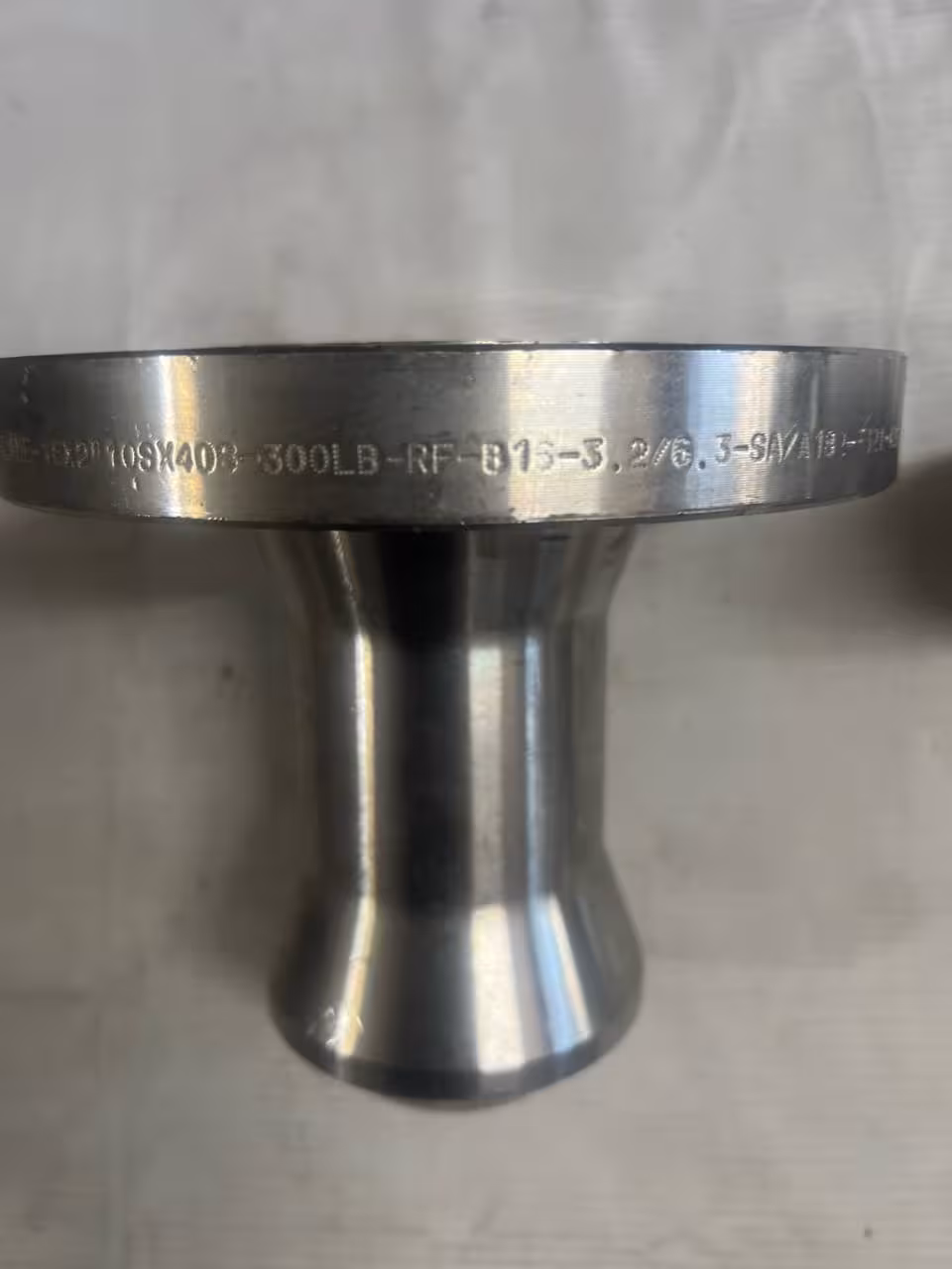 فلنجولت گلودار سایز 16 به 2ینچ کلاس300 ریس فیس 10اس به 40اس به طول کل 150میلیمتر از جنس SA 182F321 کپی