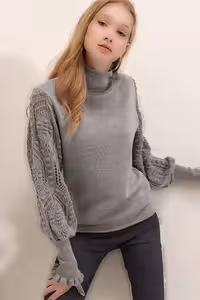 ژاکت زنانه خاکستری با آستین نیمه ماهی و جزئیات دانتل - 11114