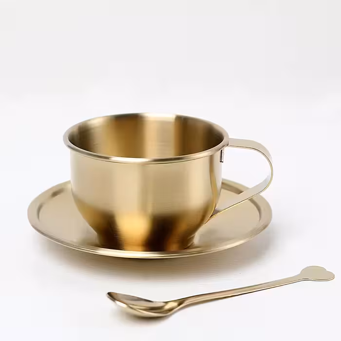 ست فنجان و نعلبکی طلایی به همراه قاشق