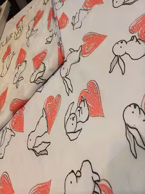 باندانا نخی زمینه سفید با خرگوش سفید روی قلب صورتی کد BA008