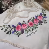 رومیزی گلدوزی شده هنر دست طرح گل محمدی