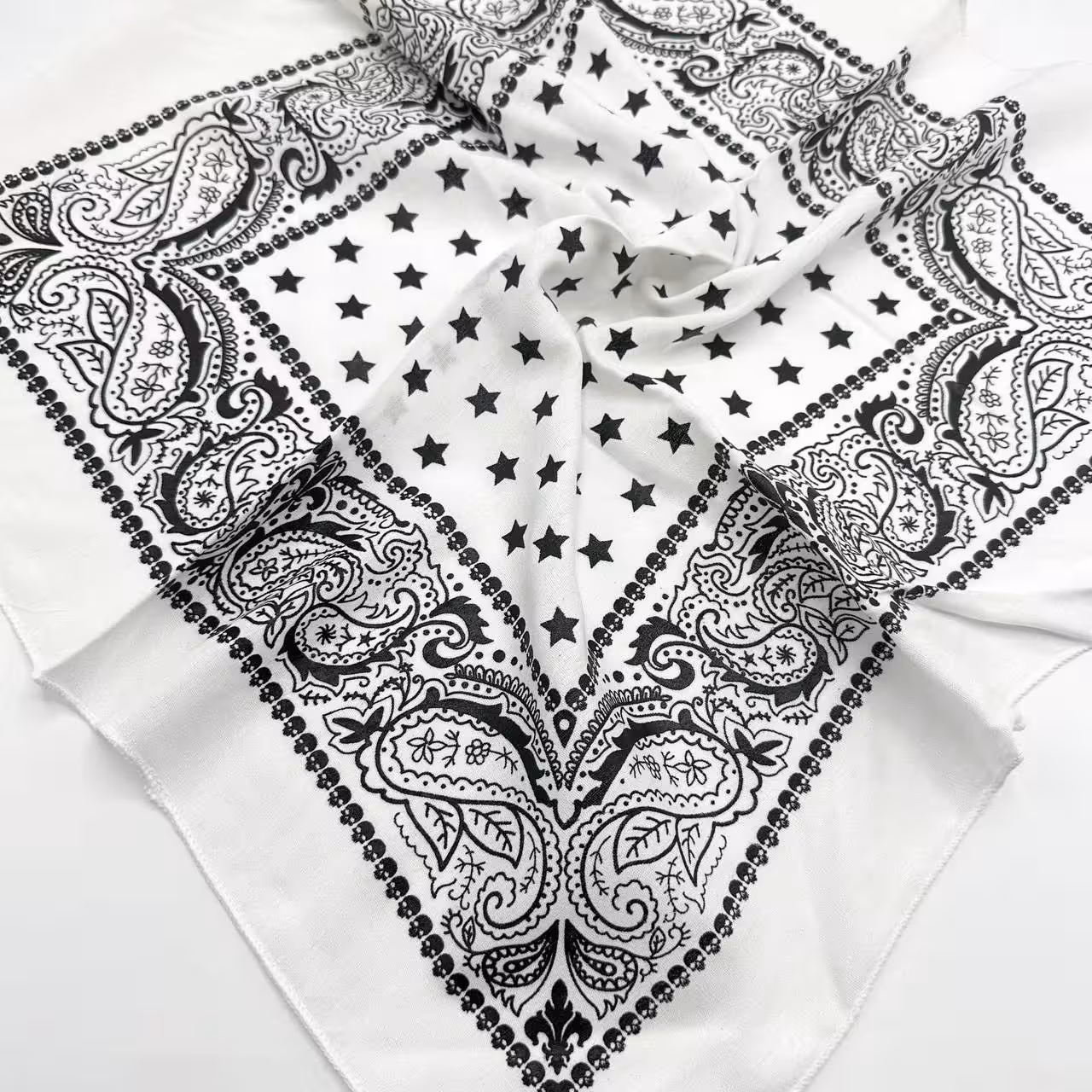 باندانا ستاره حاشیه دار