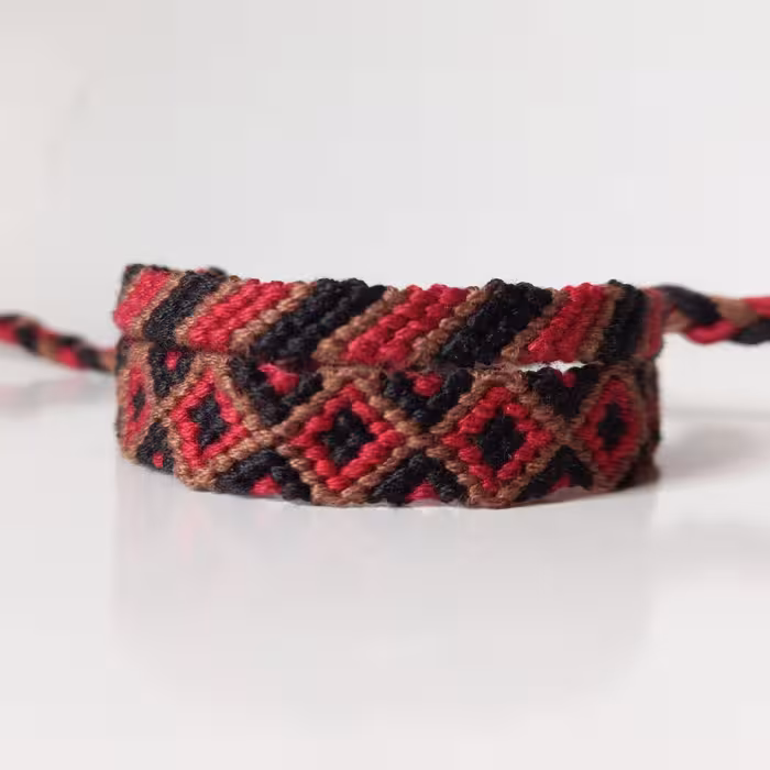 ست دستبند دوستی دو تایی یخمک و مکس (مشکی و قرمز و قهوه‌ای ) محصول کاملا دستساز تیم گوزن آبی