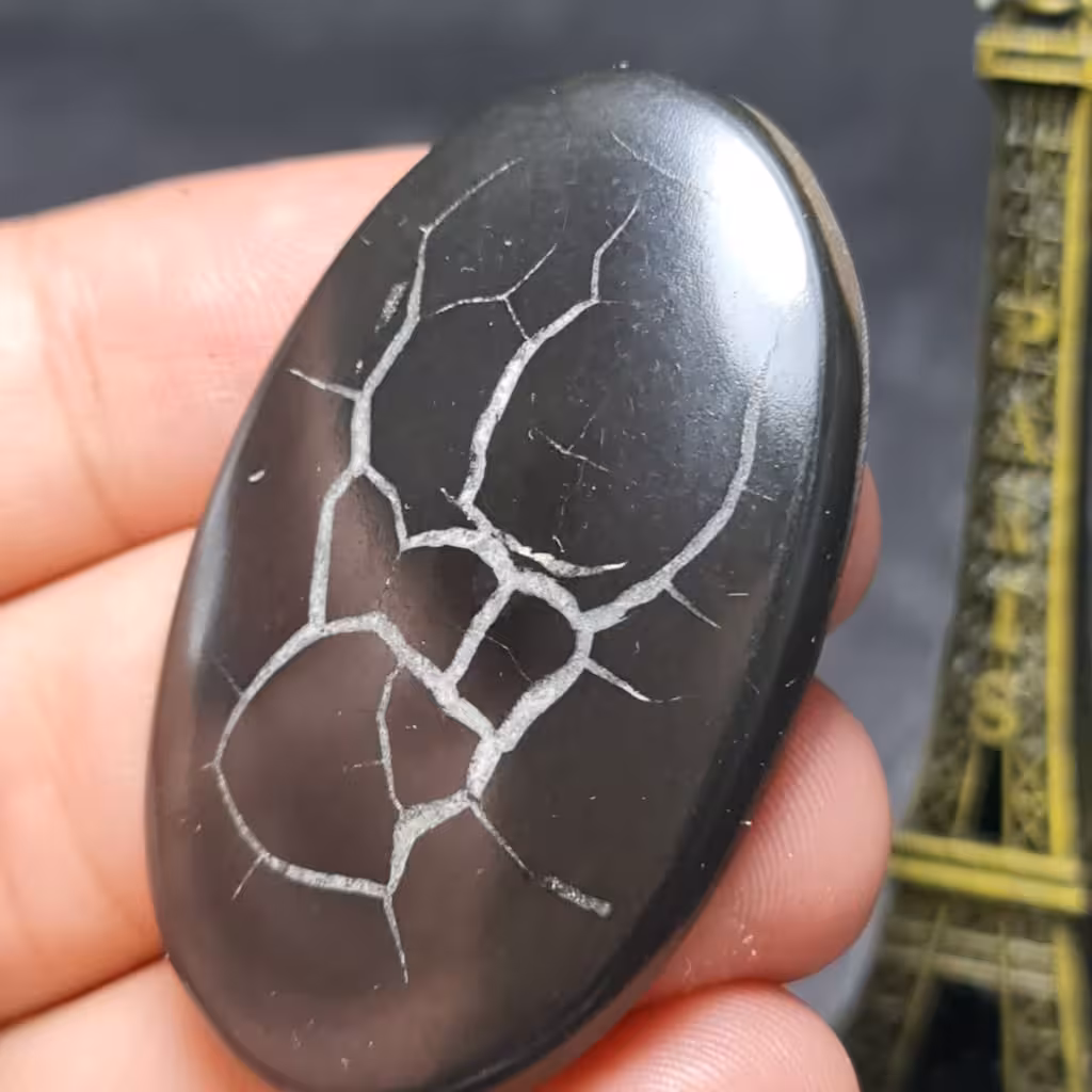  نگین درشت فوق العاده زیبای سنگ صد درصد طبیعی سپتارین  سنگ جن  اصل معدنی
کد  27088